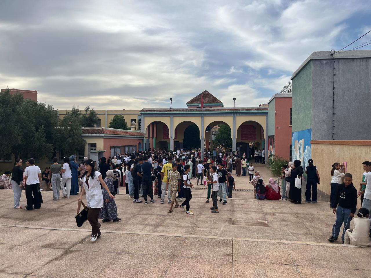 النشيد الوطني يصدح… و جرس المؤسسة يرنّ… و وجوه التلاميذ تبتسم…إنه الدخول المدرسي 07/09/2026